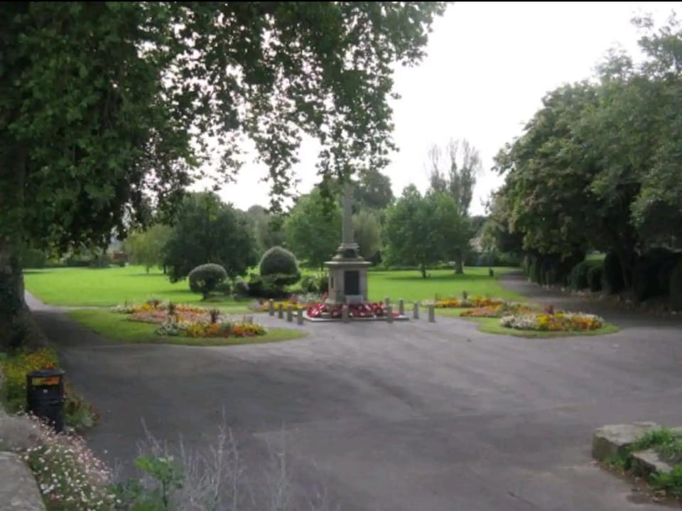Hill's View - 6 Sleeps - 10 minute walk to the town House in Barnstaple