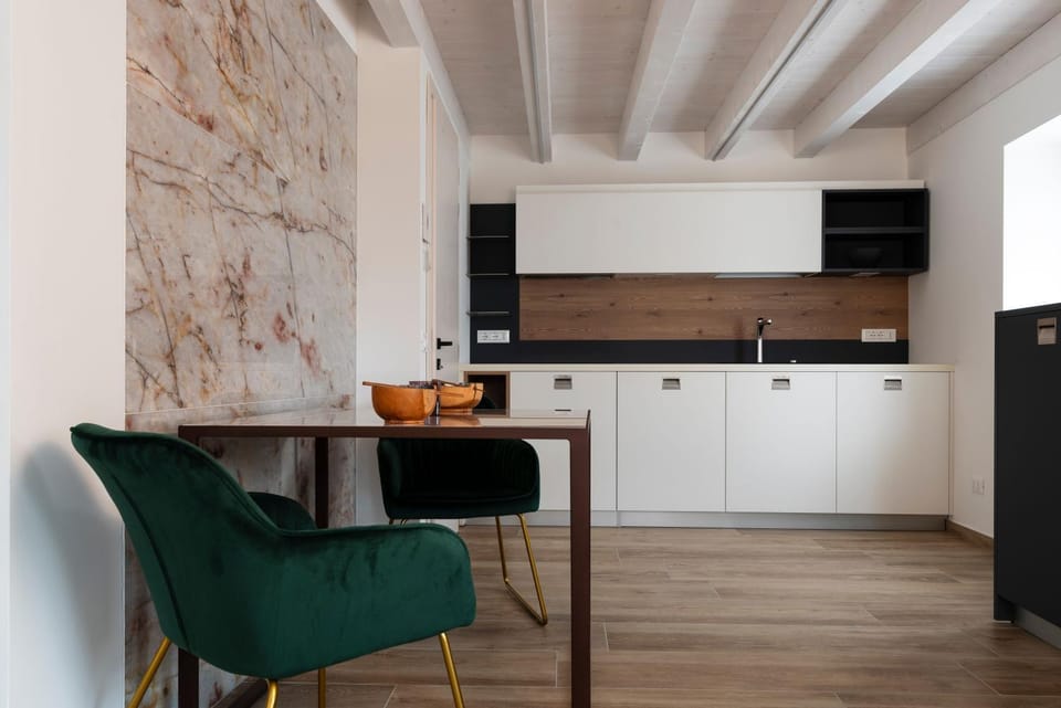 Dining area, kitchen