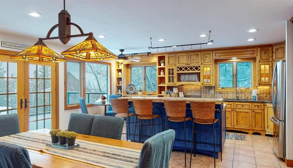 Day, Kitchen or kitchenette, Dining area, furniture, kitchen