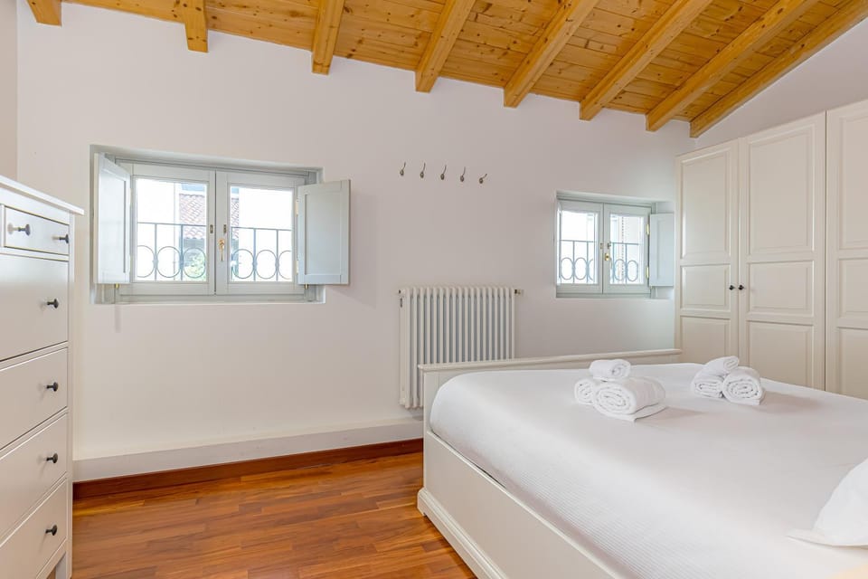 Atena at Como Duomo - VLH Luxury Collection Apartment in Como