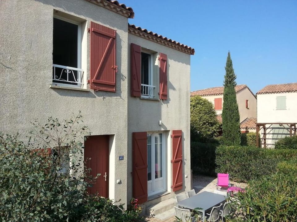 Villa à deux pas de la cité médiévale dans une résidence très calme House in Aigues-Mortes