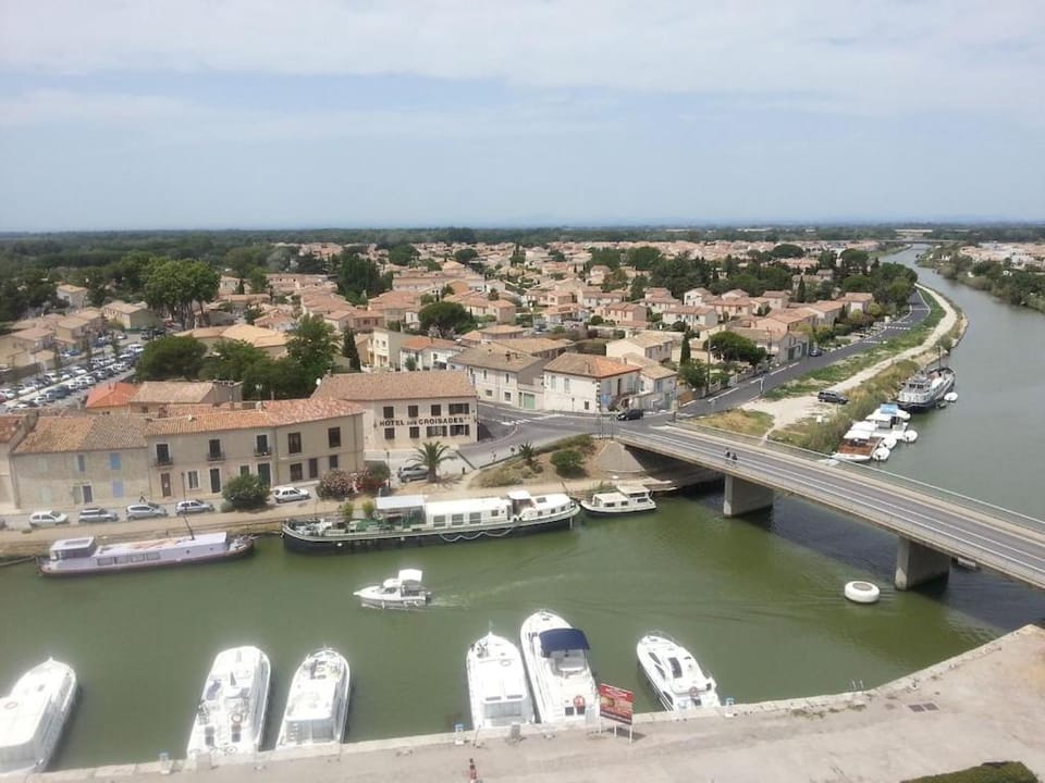 Villa à deux pas de la cité médiévale dans une résidence très calme House in Aigues-Mortes