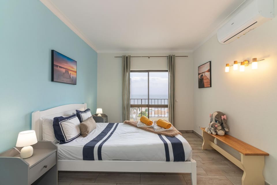 Bed, Photo of the whole room, Bedroom, air conditioner
