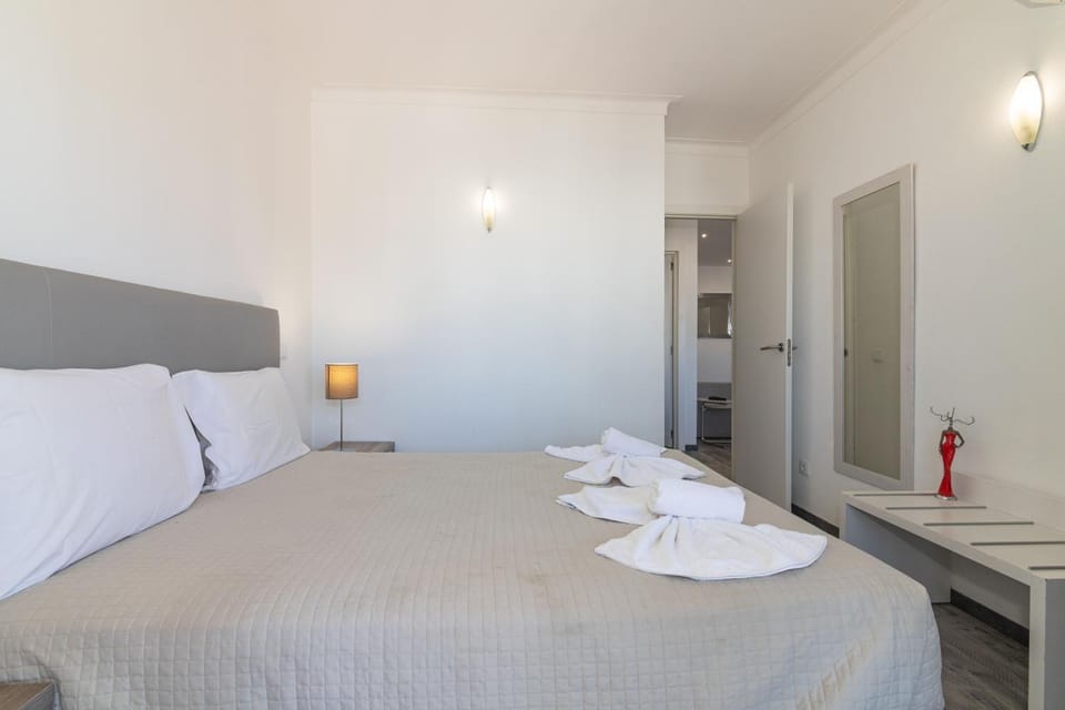 Bed, Photo of the whole room, Bedroom, towels, wardrobe