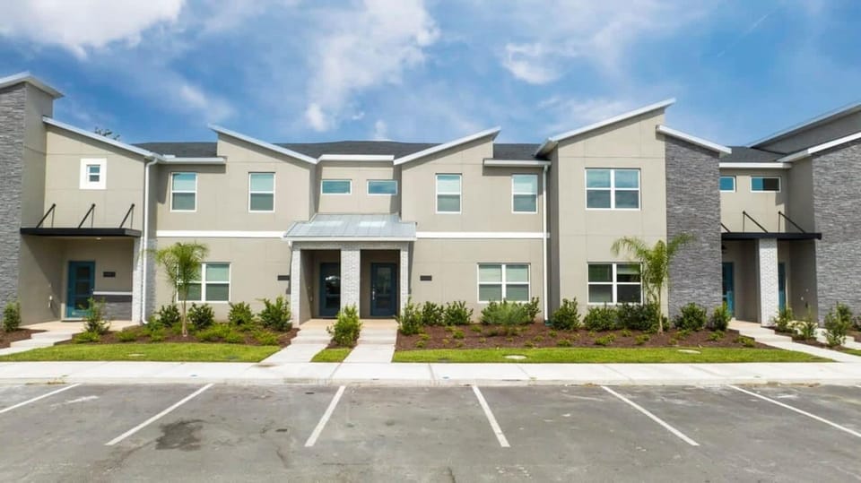 Gorgeous 4Bd with Pool at Storey Lake Resort 4475 House in Kissimmee