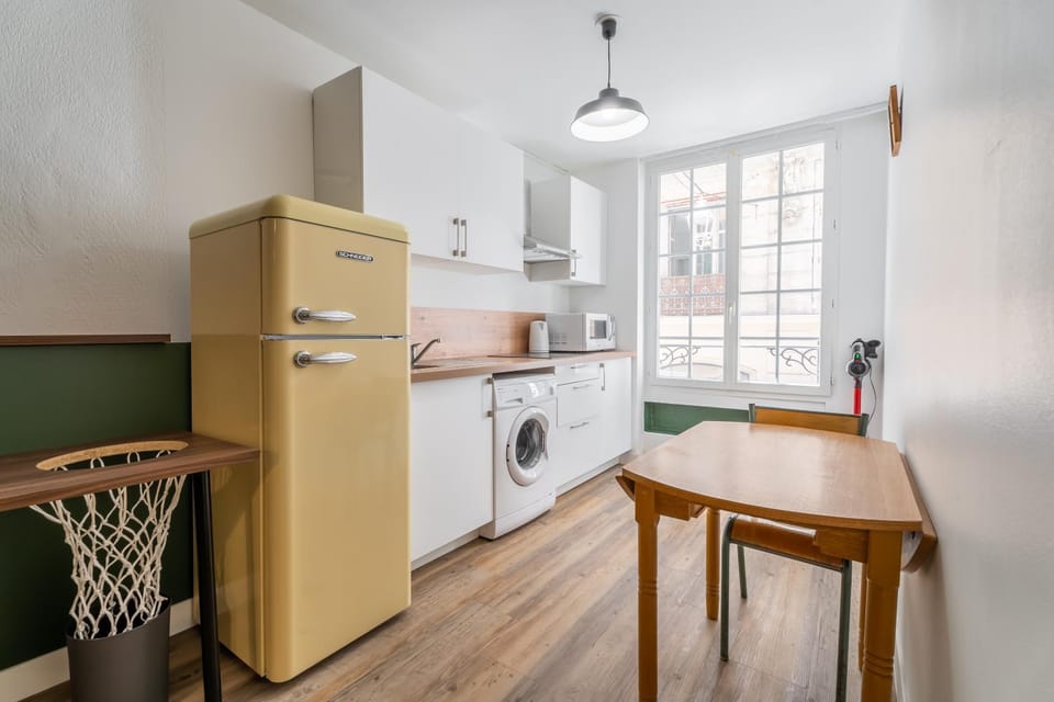 Dining area, kitchen
