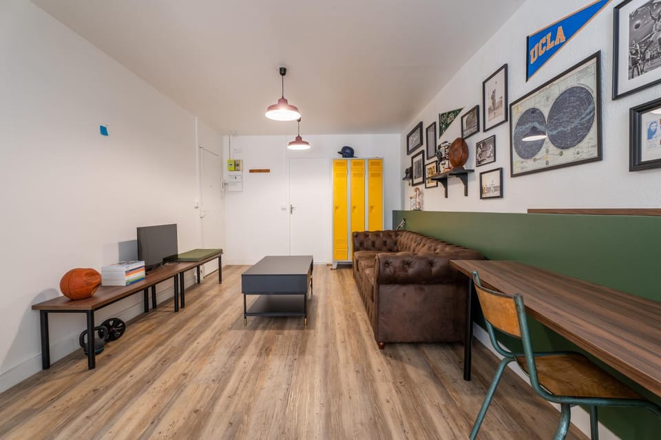 Communal lounge/ TV room, TV and multimedia, Seating area