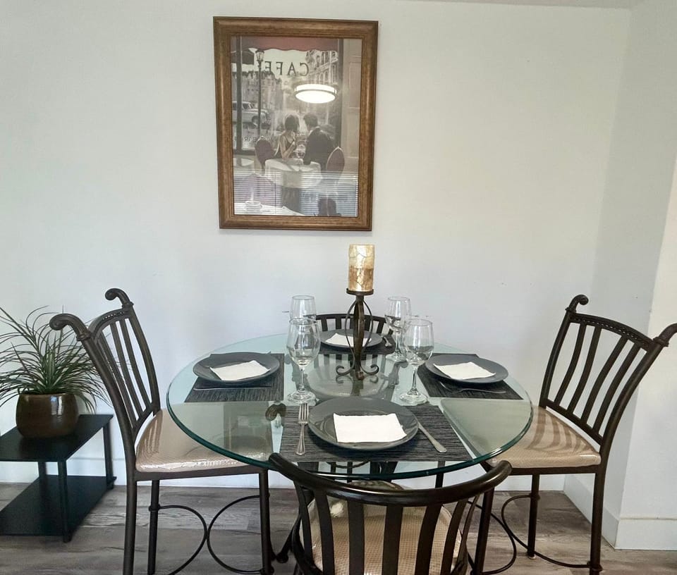 Casa Pompano. 2 miles to Beach. New Apartment in Pompano Beach