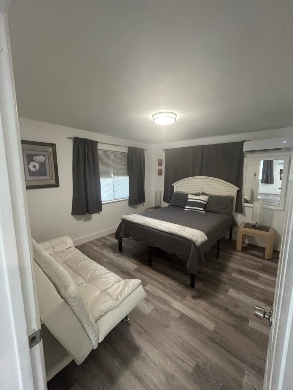 Casa Pompano. 2 miles to Beach. New Apartment in Pompano Beach