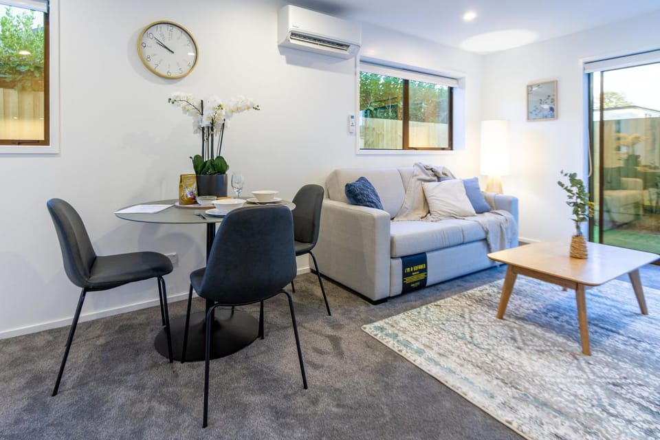 Living room, Seating area, Dining area, air conditioner