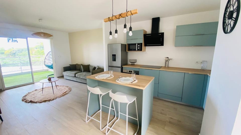 Kitchen or kitchenette, Living room