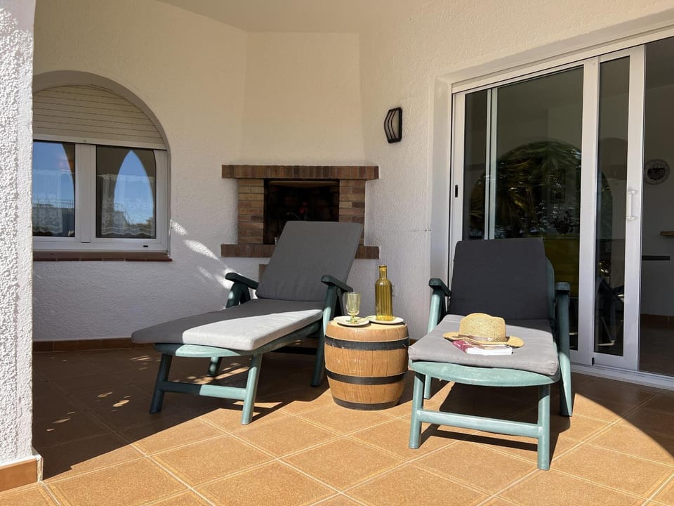Casa en Costa Brava: Barbacoa, Wifi, Gran Jardín, Cerca Playa, Parking - ES-89-116 House in Alt Empordà