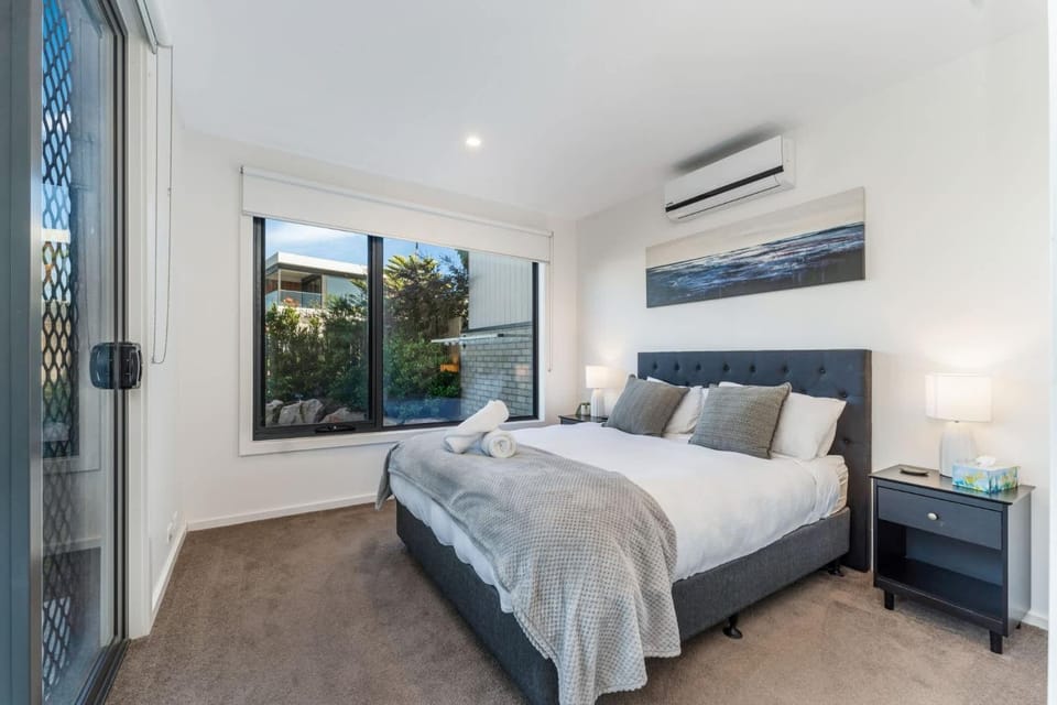 Modern Torquay Living House in Torquay