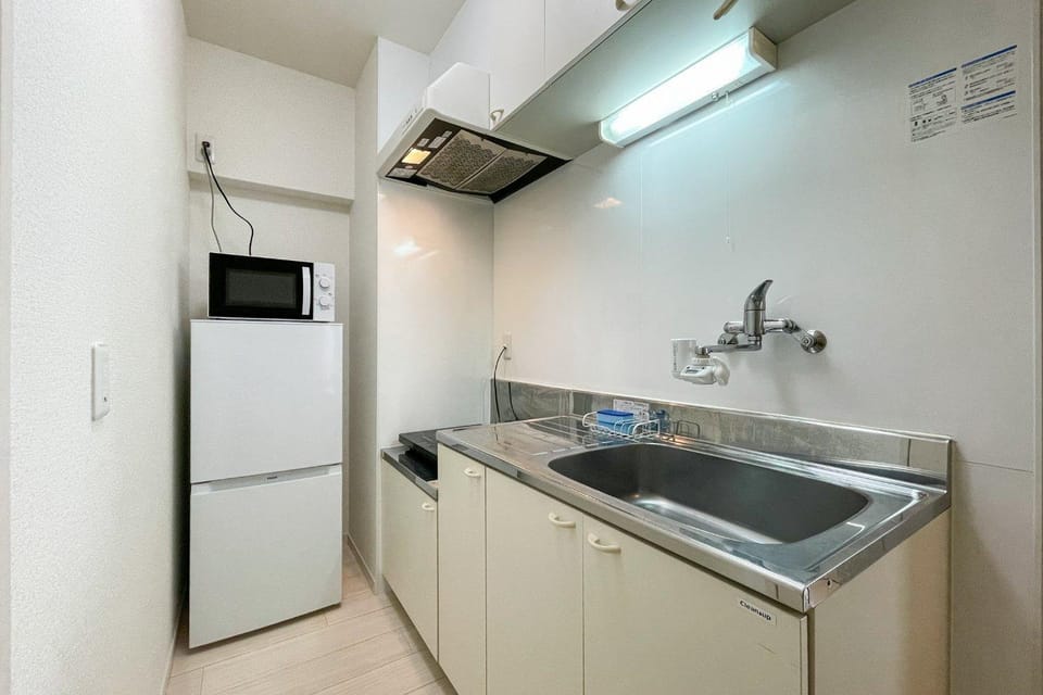 Kitchen or kitchenette, minibar, stove