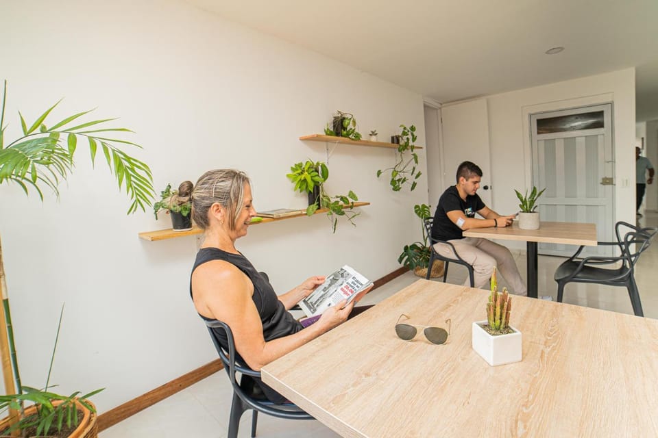 Living room, Seating area, Dining area, Guests