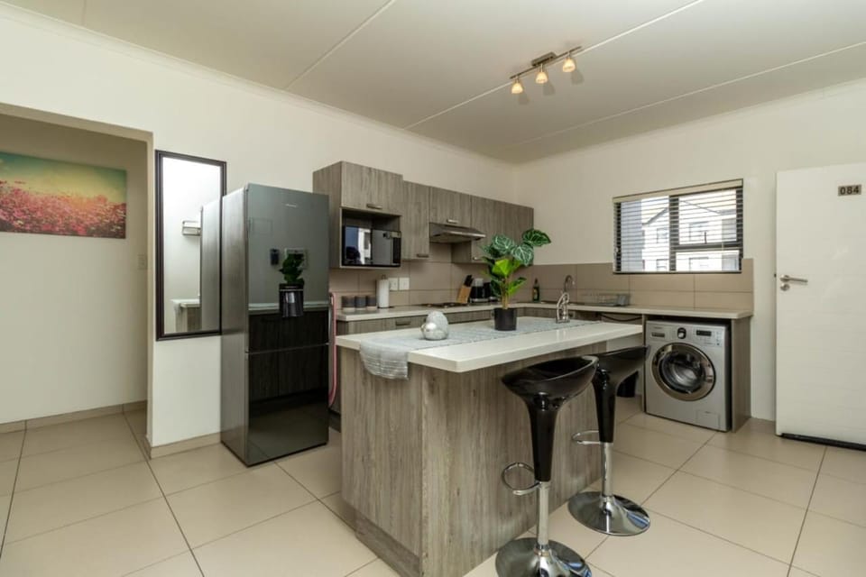 The Grandeur- with back up power Apartment in Gauteng