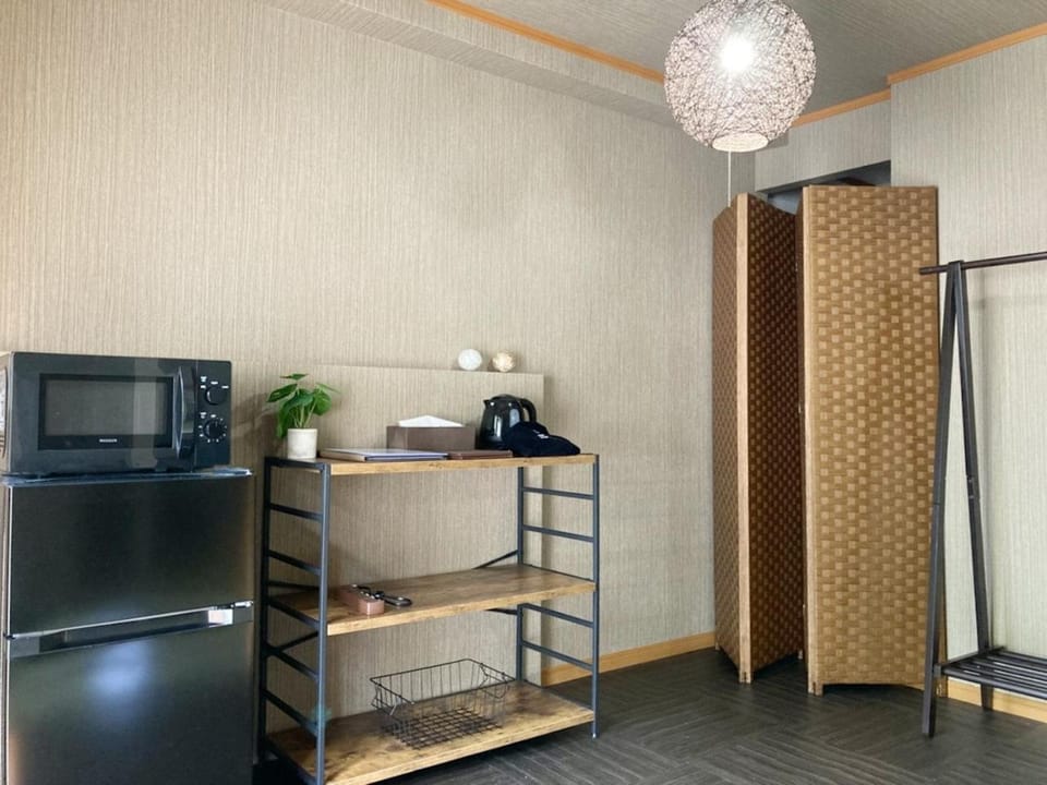 Photo of the whole room, Decorative detail, furniture, microwave