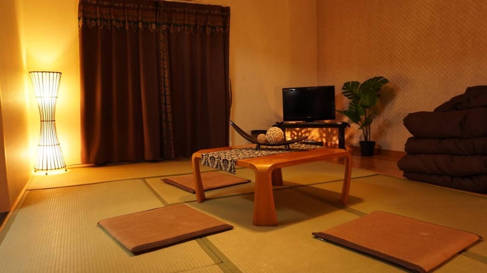 TV and multimedia, Other, Photo of the whole room, children, young children, older children, furniture, air conditioner