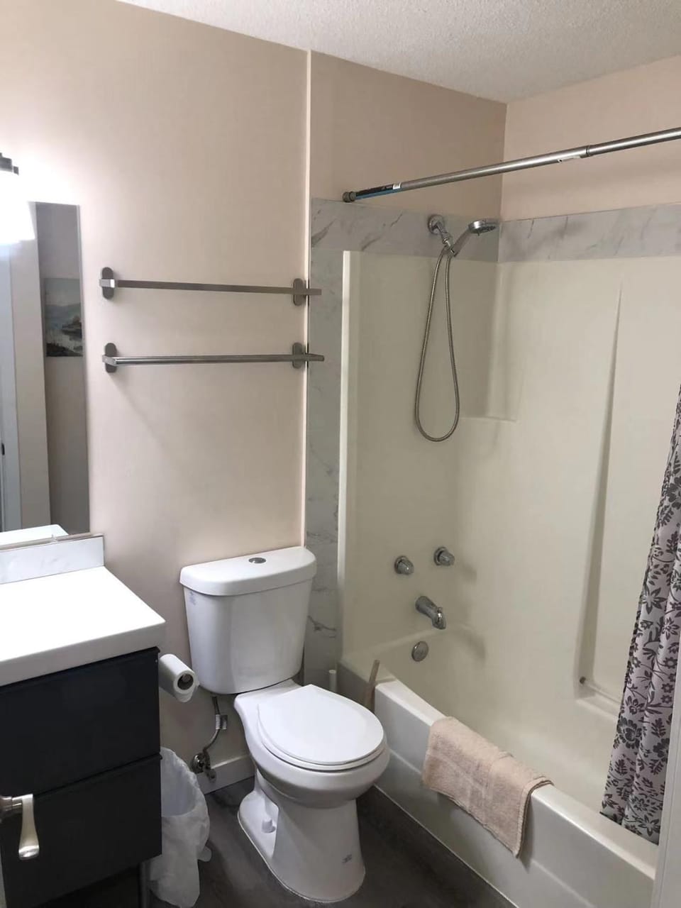 unit #302 Mountain view 2 beds in DT Apartment in Canmore