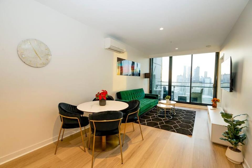 Living room, Seating area, Dining area, Evening entertainment