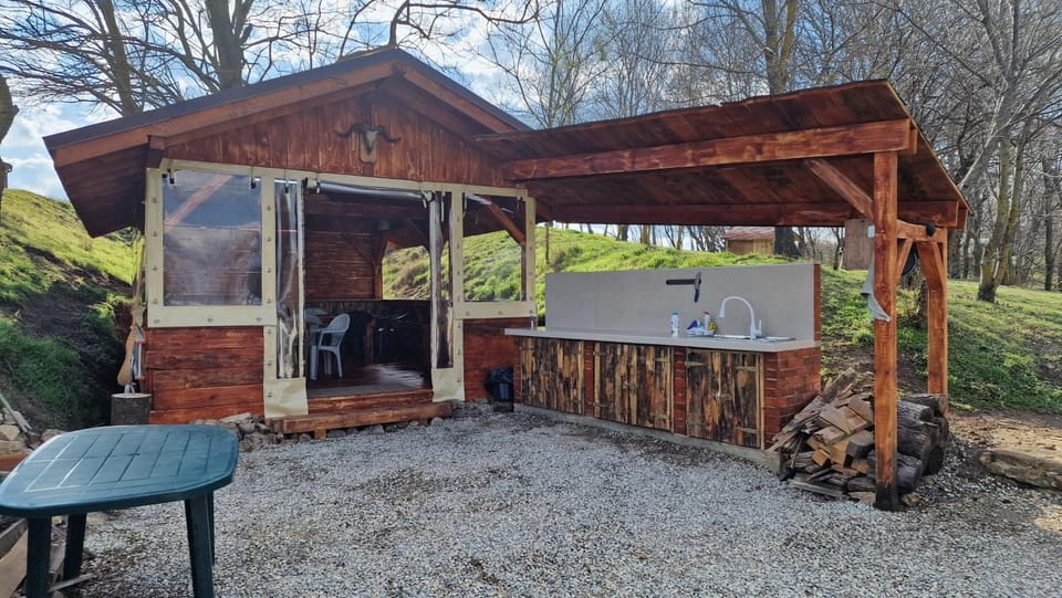 Patio, Spring, Day, BBQ facilities, Dining area
