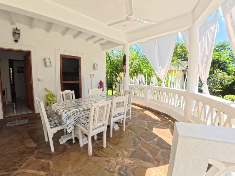 Cosy Cottage Marine Park at Malindi Beach Villa in Malindi