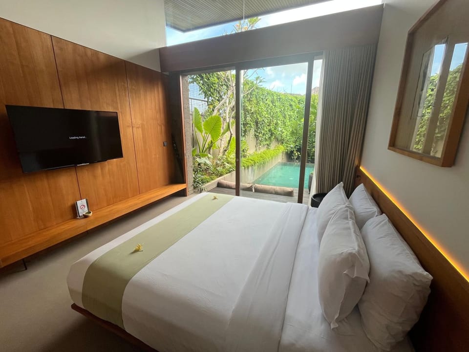 Bed, Photo of the whole room