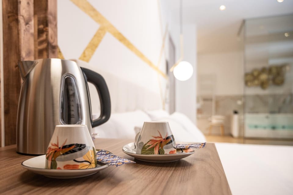 Coffee/tea facilities, Food and drinks