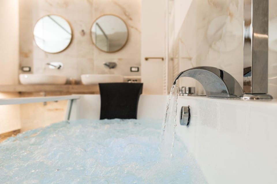 Hot Tub, Bath