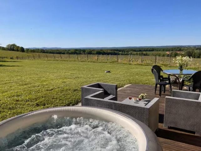 Patio, Natural landscape, Garden, Hot Tub, Garden view