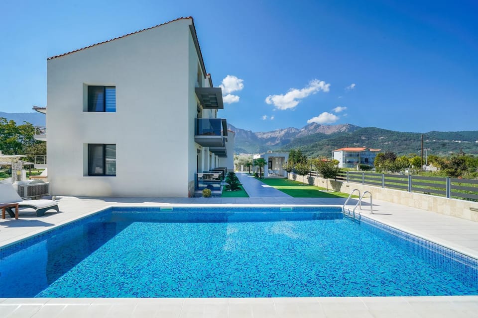 Property building, Day, Mountain view, Swimming pool