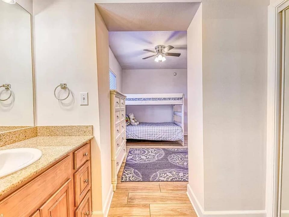 Sanibel, sleeps 12, Gulf Views Apartment in West Beach