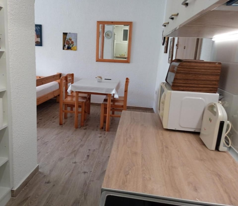 Dining area, kitchen