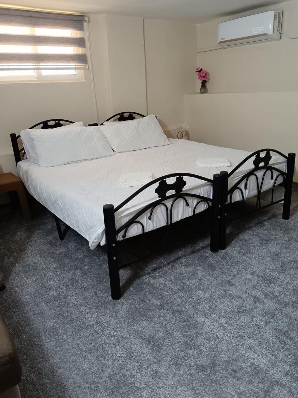 Bed, Photo of the whole room, Bedroom, air conditioner