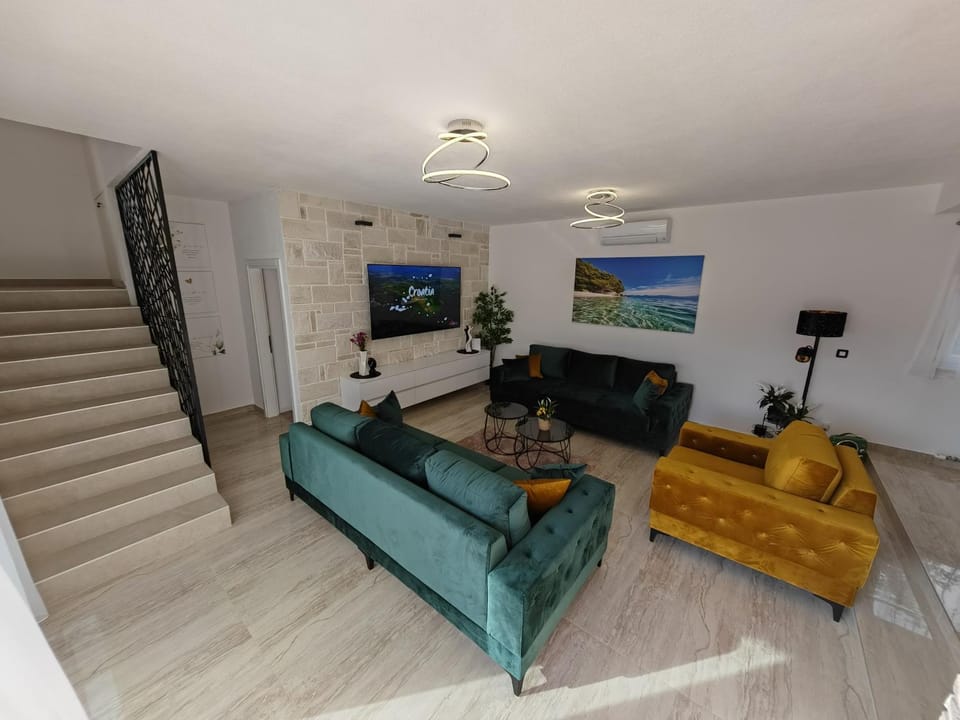 TV and multimedia, Living room, Seating area