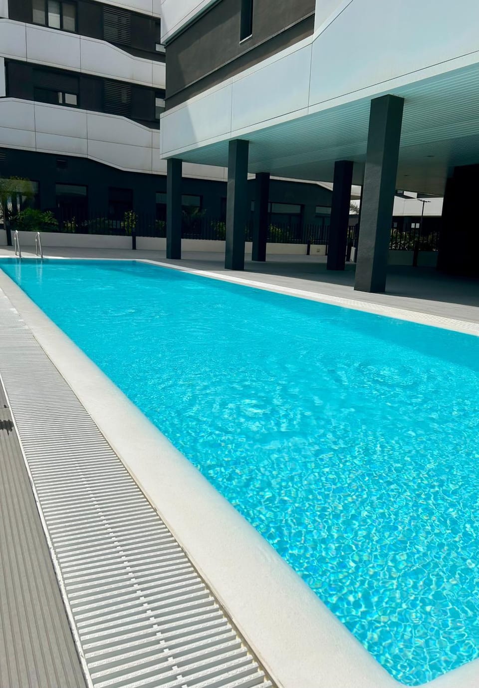 Day, Swimming pool