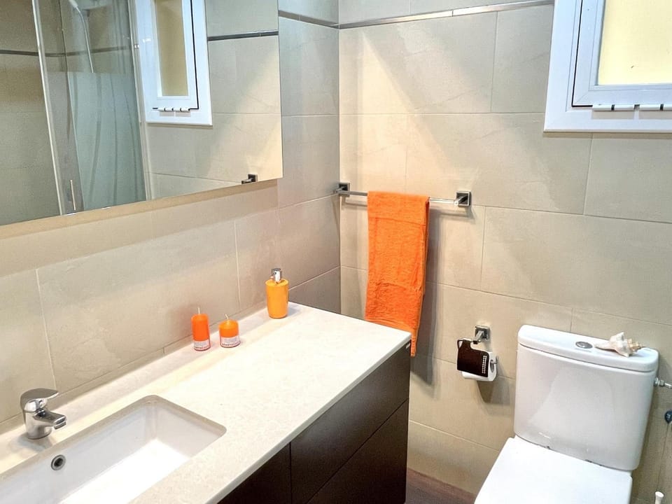 Shower, Toilet