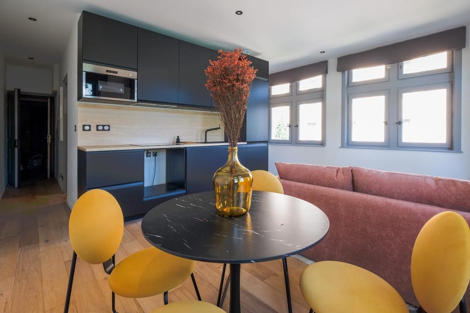 Kitchen or kitchenette, Dining area, minibar