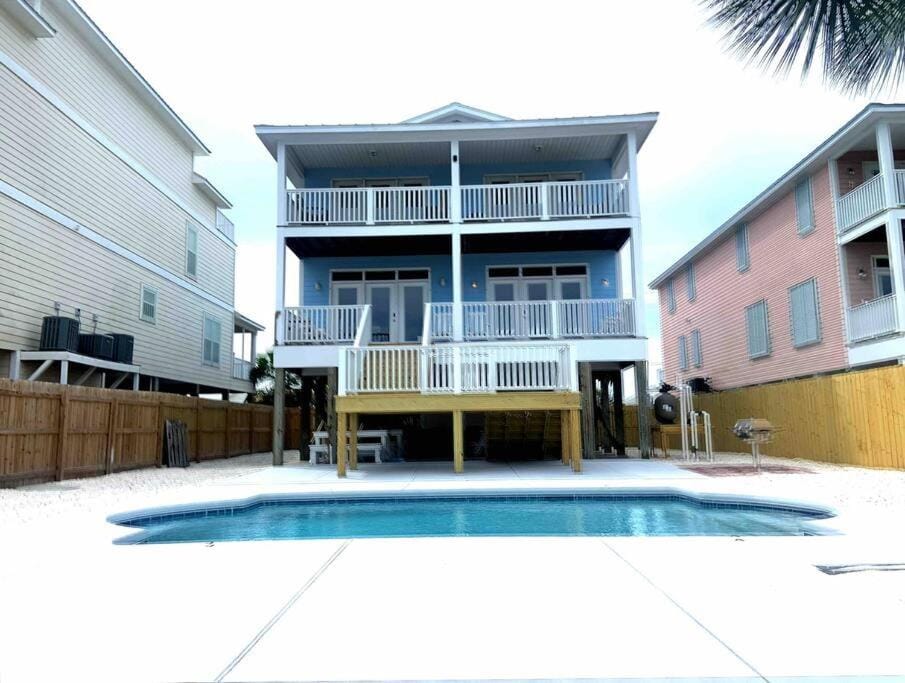Swimming pool