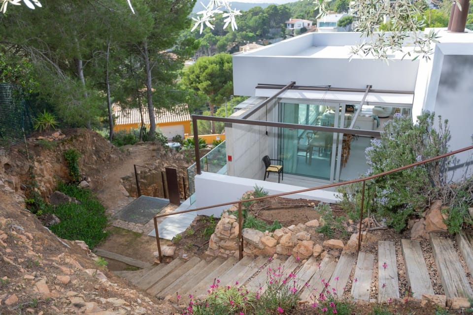 Property building, Day, Garden, View (from property/room), Balcony/Terrace