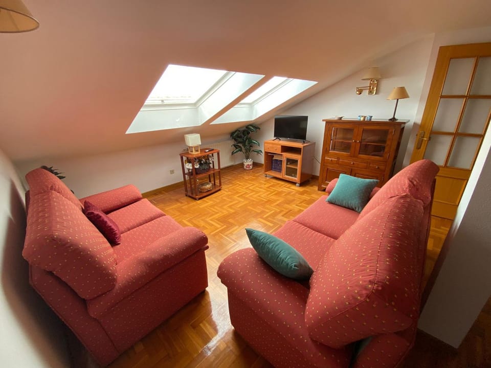 Communal lounge/ TV room, Game Room, Living room, Lounge or bar