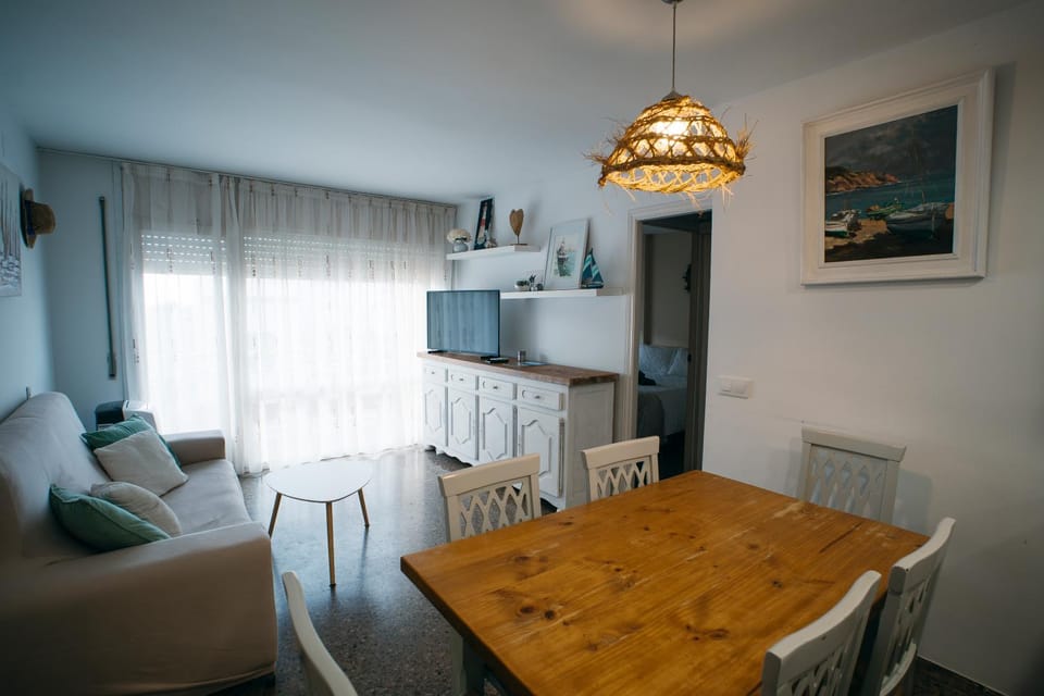 Apartamento Floral al centro de Palamós con Wi-Fi Apartment in Palamós