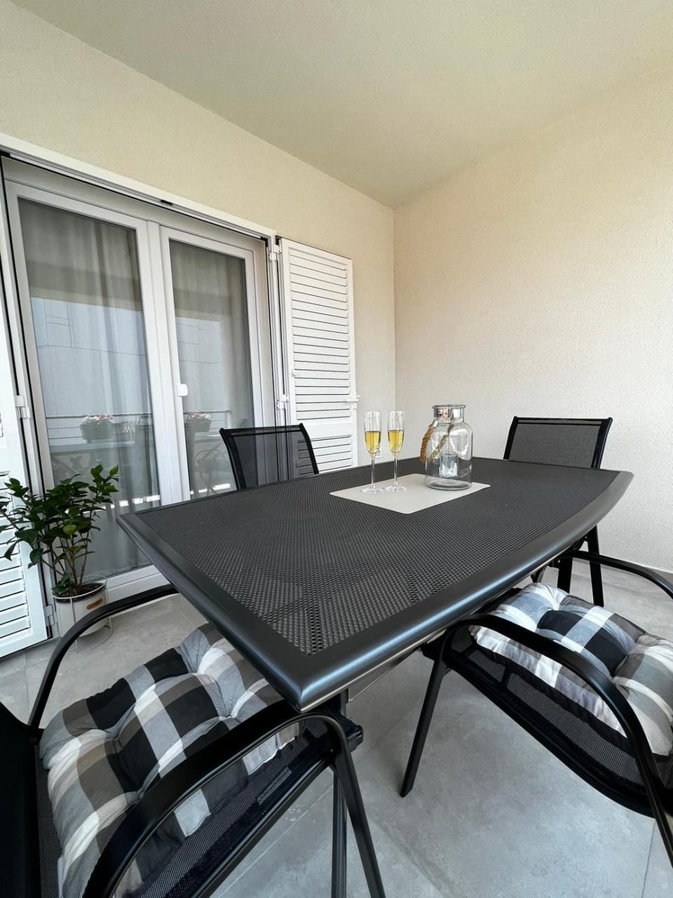 Seating area, Dinner