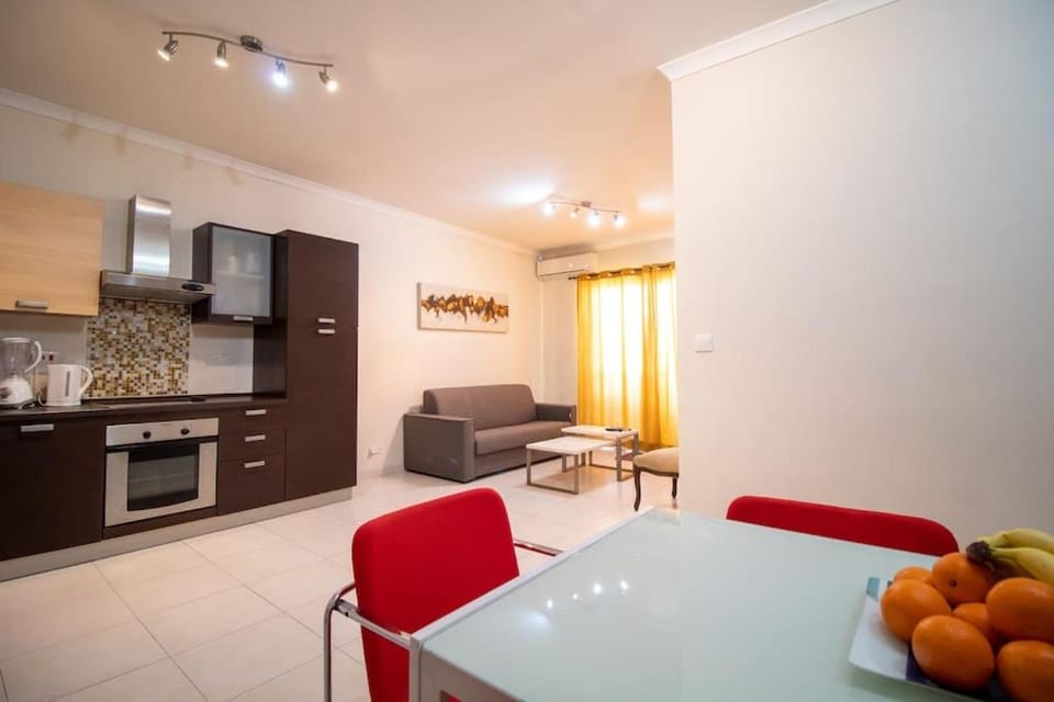 TV and multimedia, Kitchen or kitchenette, Living room, Food, oven, stove