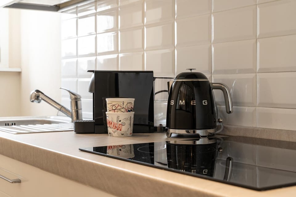 Coffee/tea facilities, kitchen