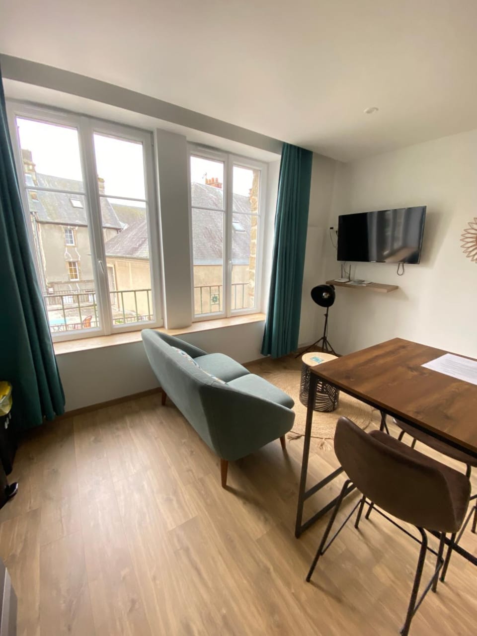 Joli appartement F2 plein centre Coutances Apartment in Normandy