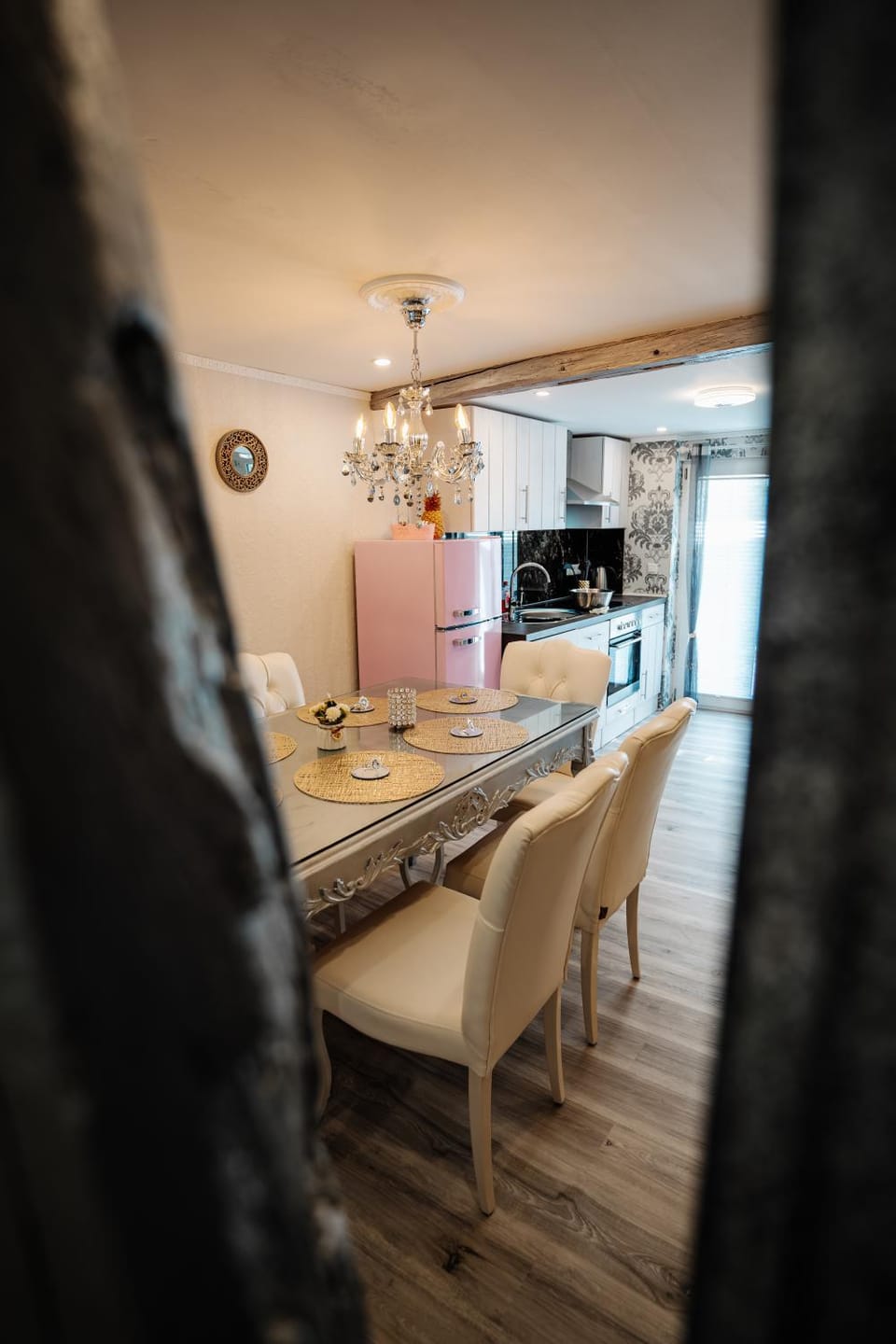 Kitchen or kitchenette, Dining area