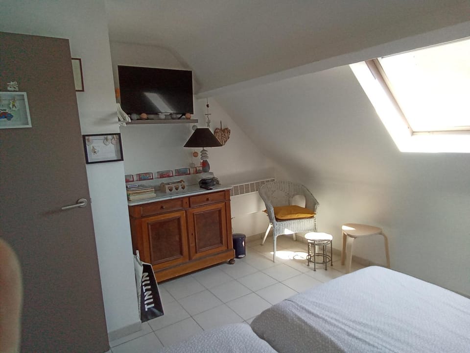 Bed, TV and multimedia