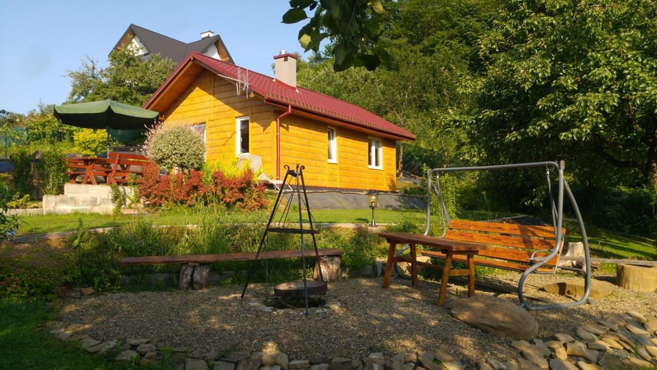 Domek w bieszczadzkim sadzie Solina House in Slovakia