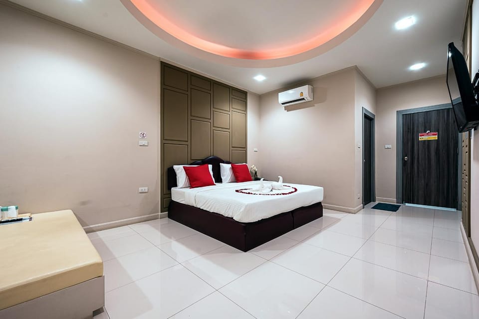 Crystal Hotel โรงแรมคริสตัล Inn in Rayong, Mueang Rayong District, Rayong, Thailand